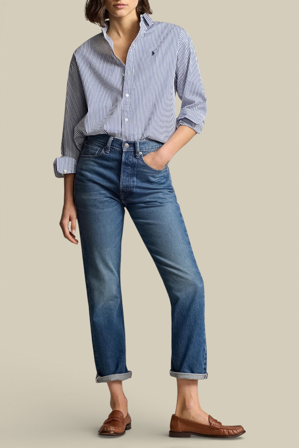 תמונת כל הלוק של חולצת כפתורים ארוכה